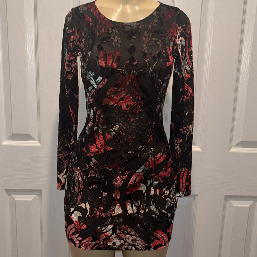 Fashion Nova-  Black and Red Patterned Dress size M - Picture 2 of 5
